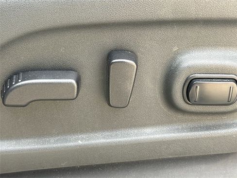 Used 2017 Nissan Titan SL image 22