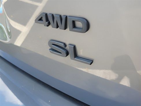 Used 2020 Nissan Pathfinder SL AWD/4WD image 32
