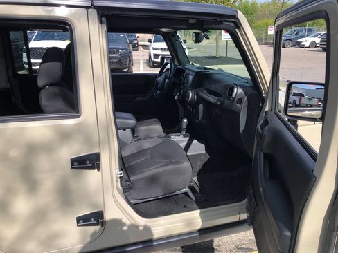 Used 2017 Jeep Wrangler Unlimited Sport AWD/4WD image 26