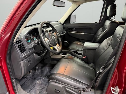 Used 2012 Jeep Liberty Limited Jet image 26