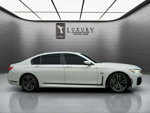 Used 2022 BMW 745e xDrive w/ M Sport Package AWD/4WD image 3
