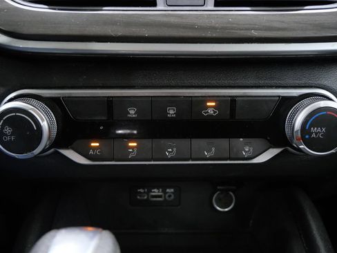Used 2025 Nissan Altima 2.5 SV FWD image 19
