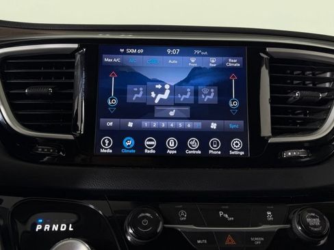 Used 2018 Chrysler Pacifica Touring-L w/ Premium Audio Group FWD image 21