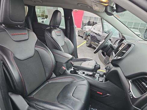 Used 2022 Jeep Cherokee Trailhawk w/ Comfort/Convenience Group image 10