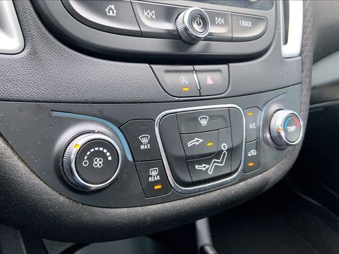 Used 2022 Chevrolet Malibu LS image 34