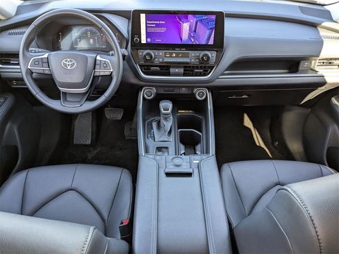 Used 2025 Toyota Grand Highlander AWD image 32