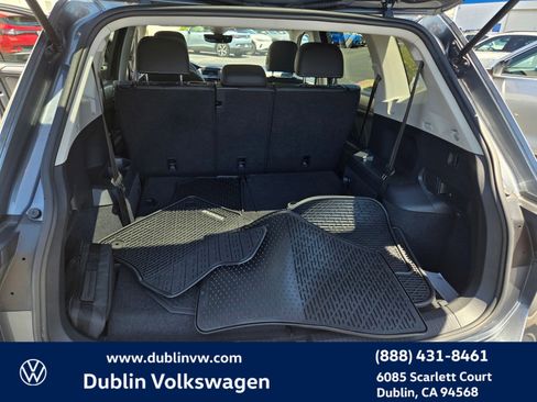 Used 2023 Volkswagen Tiguan SE w/ Panoramic Sunroof Package FWD image 26