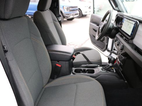 Used 2024 Jeep Wrangler Unlimited image 22