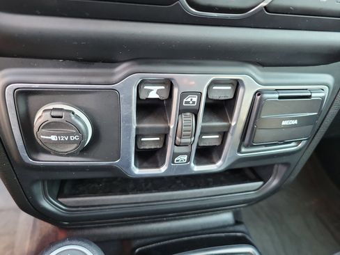 Used 2018 Jeep Wrangler Unlimited Sport S AWD/4WD image 18
