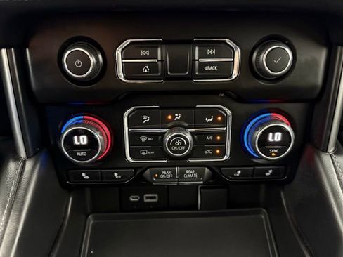 Used 2022 Chevrolet Tahoe Z71 w/ Luxury Package image 40