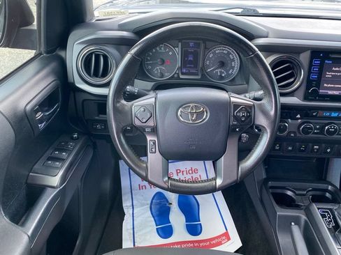Used 2017 Toyota Tacoma TRD Sport w/ Premium & Technology Package AWD/4WD image 10