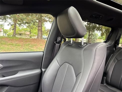 New 2026 Chrysler Pacifica Select image 25