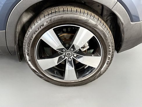 Used 2021 Volvo XC40 T5 Momentum w/ Premium Package image 37