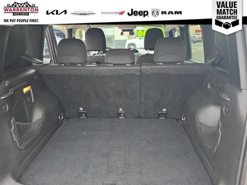 Used 2018 Jeep Renegade Latitude AWD/4WD image 11