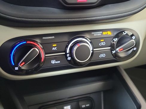 Used 2023 Kia Soul LX FWD image 23