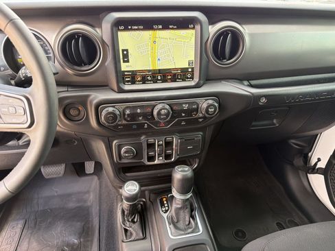 Used 2023 Jeep Wrangler Unlimited w/ Sun & Screen Package AWD/4WD image 17