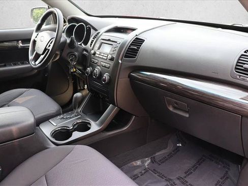 Used 2012 Kia Sorento FWD image 27
