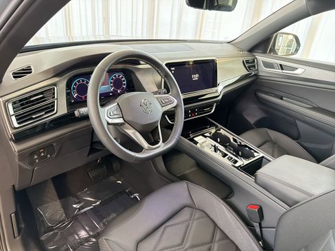 New 2026 Volkswagen Atlas Cross Sport SE FWD image 4