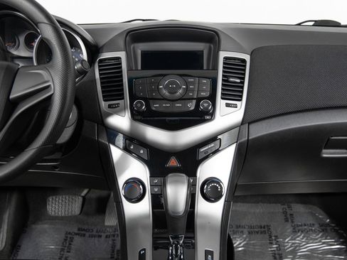 Used 2014 Chevrolet Cruze LT image 32