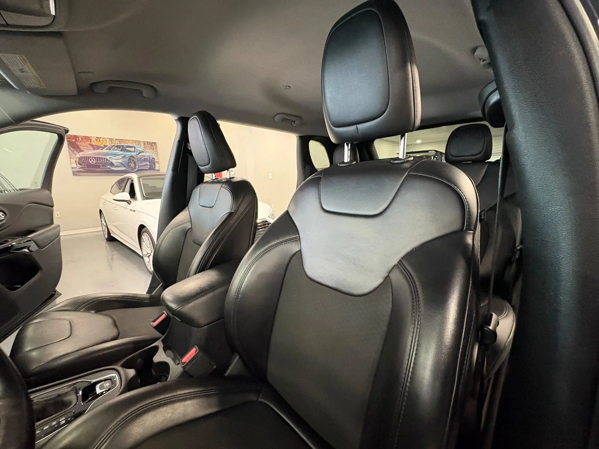 Used 2020 Jeep Cherokee Latitude Plus AWD/4WD image 11