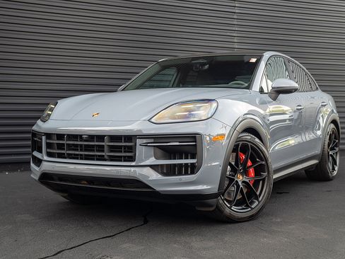 Used 2026 Porsche Cayenne S AWD/4WD image 1