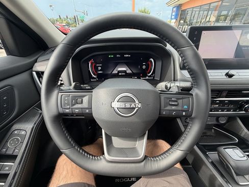 Used 2025 Nissan Rogue SL w/ SL Premium Package AWD/4WD image 13