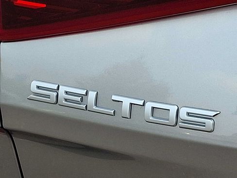 Used 2023 Kia Seltos EX AWD/4WD image 30