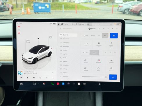 Used 2022 Tesla Model Y Long Range image 54