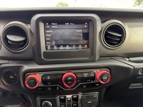 Used 2018 Jeep Wrangler Unlimited Sport S AWD/4WD image 23