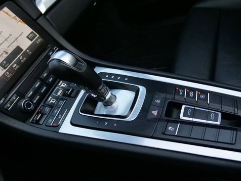 Used 2018 Porsche 718 Boxster S image 21