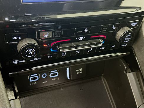 Used 2023 Jeep Grand Cherokee L Laredo w/ Luxury Tech Group I image 23