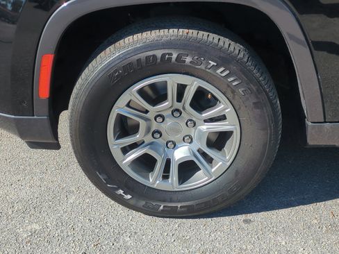 Certified 2022 Jeep Wagoneer Series I image 11