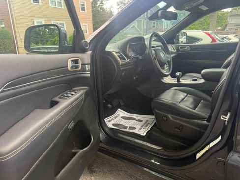 Used 2014 Jeep Grand Cherokee Overland w/ Advanced Technology Group AWD/4WD image 7