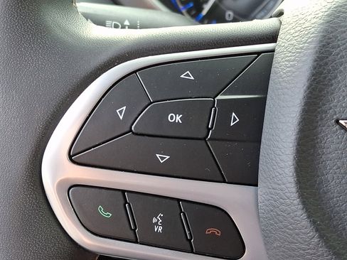 Used 2023 Chrysler Pacifica Touring-L FWD image 23