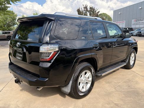 Used 2016 Toyota 4Runner SR5 RWD image 3
