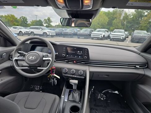 New 2026 Hyundai Elantra SE FWD image 15