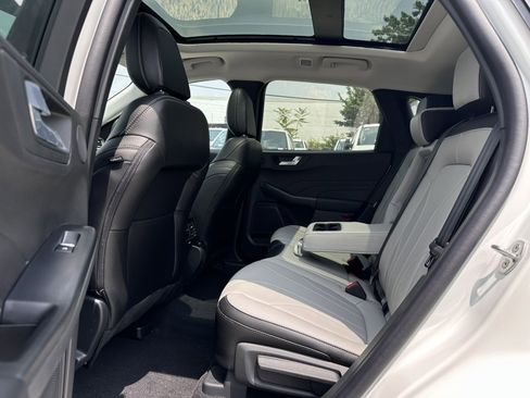 New 2025 Ford Escape SE w/ PHEV Premium Package image 18