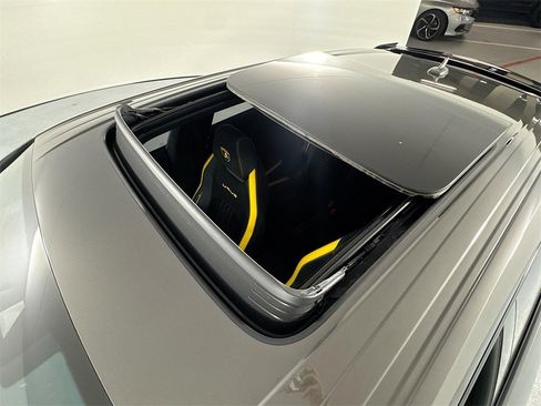 Used 2024 Lamborghini Urus Performante image 23