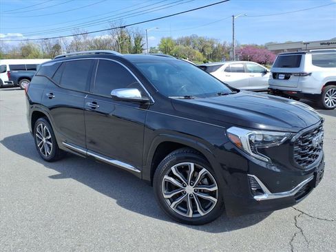 Used 2020 GMC Terrain Denali w/ Denali Premium Package FWD image 2