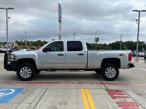 Used 2012 Chevrolet Silverado 2500 LT w/ Interior Plus Package AWD/4WD image 4