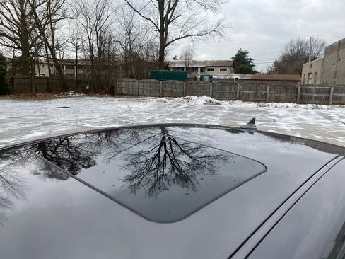 Used 2017 Dodge Challenger GT w/ Driver Convenience Group image 9