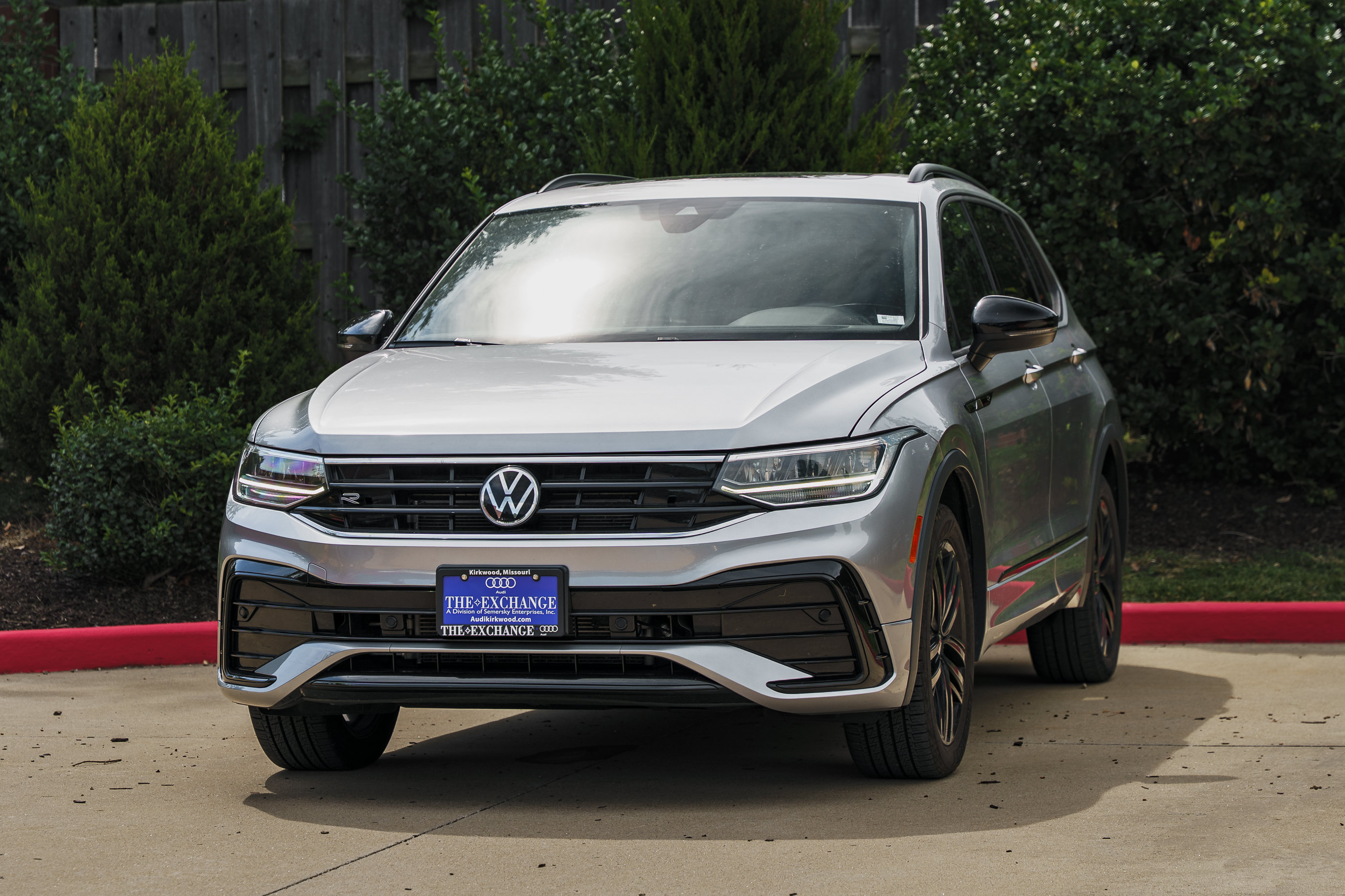 Used 2022 Volkswagen Tiguan SE R-Line AWD/4WD image 5