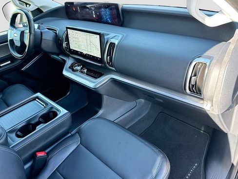 Used 2025 Ford Expedition Max Platinum image 32