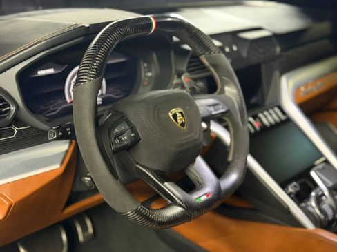Used 2019 Lamborghini Urus AWD/4WD image 17