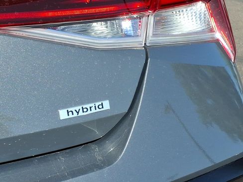 Certified 2025 Hyundai Elantra Limited FWD image 10