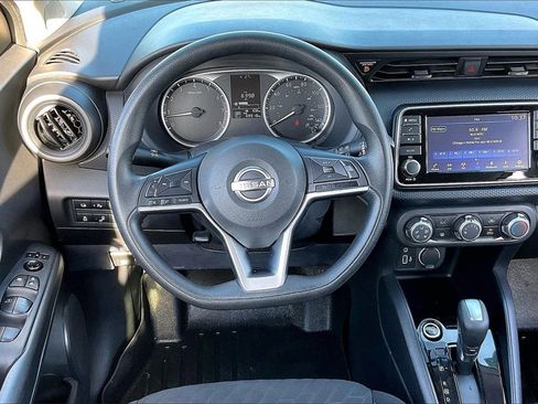 Used 2022 Nissan Kicks S image 4