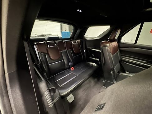 Used 2020 Ford Explorer Platinum w/ Premium Technology Package image 15