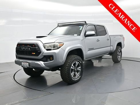 Used 2016 Toyota Tacoma TRD Sport image 2