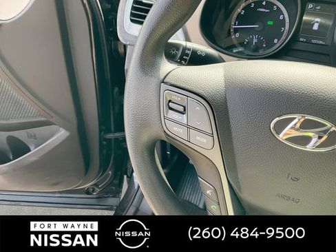 Used 2017 Hyundai Santa Fe SE AWD/4WD image 20