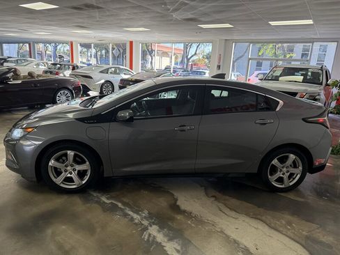 Used 2018 Chevrolet Volt LT image 3